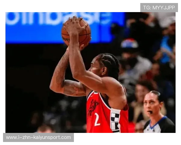 伦纳德低位转身造杀伤,快船稳住防线 伦纳德低位转身造杀伤,快船稳住防线