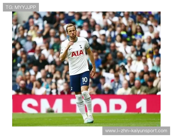 凯恩后腰位置突然前插接球，热刺阵型变化引发对手混乱